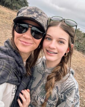 Danielle Busby Instagram - Mama’s girls 🥰 A few pics I’m loving with my girls over the weekend. #itsabuzzworld #ranchlife #busbyventures