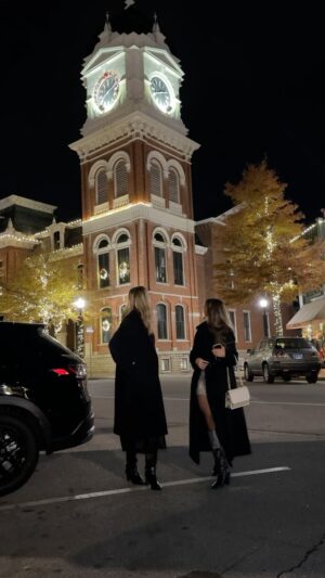 Danielle Rose Russell Instagram - That tower looks so familiar…. ❤️

#tvd #theoriginals #legacies #mysticfalls #alwaysandforever

Video by @charlenescape