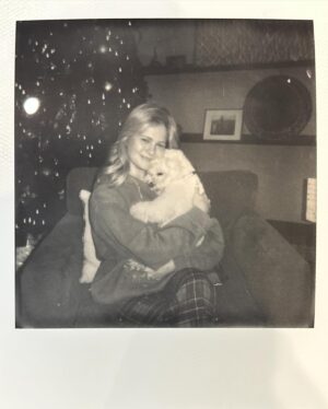 Darci Lynne Farmer Instagram - For unto us a child is born! 

Watched ‘Its a Wonderful Life’ for the first time last night, and boy it really is wonderful. So thankful to the good Lord for bringing life to us this very day. Merry Christmas from our family to yours and God bless you ❣️❣️❣️