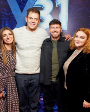 Daria Petrozhytska Instagram - З сьогодні, 1го січня в усіх кінотеатрах «Потяг у 31 грудня» @december31.express 
Підтримайте українське добре і атмосферне кіно✨
А мені сердечко за фото з Бокланом 😍

📸 @olirik 
@filmua.distribution 
@prototypeproduction