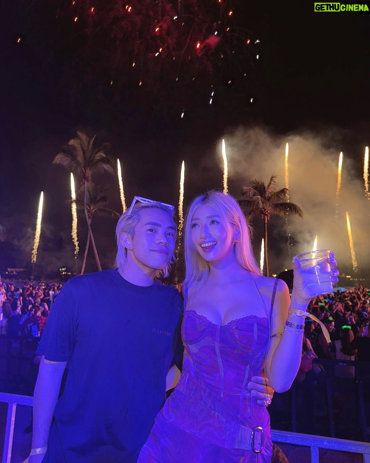 Debbie Tan - 16.8K Likes - 2025 and every other year with you and only you 🥹✨ @officialyuewen #YuewenMusicFestival