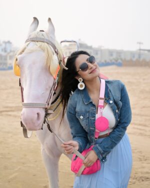 Debjani Deghuria Instagram - Wind in my hair, horse by my side... pure bliss 🐎😎 #HorseLove #BeachVibes”