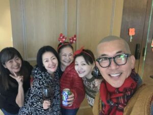 Dee Hsu Instagram - 跟家人在一起就是開心🥰好啦，這種氣氛，能不小酌一下嗎😆祝大家都平安健康❤️