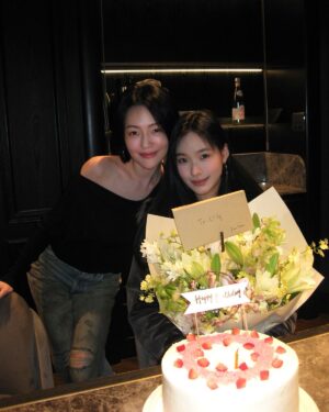 Dee Hsu Instagram - 我親愛的Lily 17歲了~謝謝妳當我女兒🥹媽媽今天真的很漂亮😊