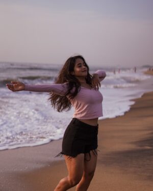 Deepthi Sunaina Instagram - Serenity looks good on me❤️👀 
#deepthisunaina 

 📸 : @_parthiban_parames_