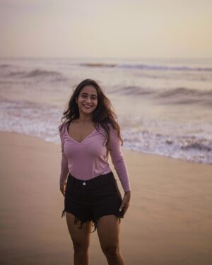 Deepthi Sunaina Instagram - Serenity looks good on me❤️👀 
#deepthisunaina 

 📸 : @_parthiban_parames_