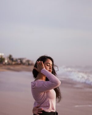 Deepthi Sunaina Instagram - Serenity looks good on me❤️👀 
#deepthisunaina 

 📸 : @_parthiban_parames_