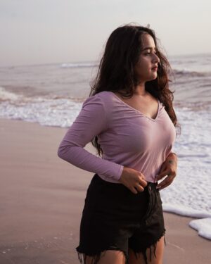 Deepthi Sunaina Instagram - Serenity looks good on me❤️👀 
#deepthisunaina 

 📸 : @_parthiban_parames_