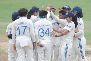 Deepti Sharma Instagram - C.H.A.M.P.I.O.N.S🏆🇮🇳

#testcricket #INDvsSA #indiancricketteam🇮🇳 #womenscricket #DS6