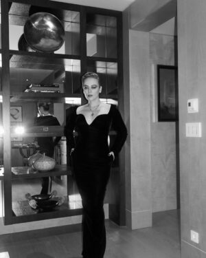 Demet Evgar Instagram - 50. Pantene Altın Kelebek Ödülleri; unutulmaz bir geceydi 🤍✨ 

Styling @rutkayozis
Elbise @zuleyhakuru
Takı @bvlgari; canım eşim Levent’in broşu @begumkhan
Saç @serkanyildirim @ercanyilmaz
Makyaj @gilabenezra @gozdeeduman
Cildimi gözüm kapalı emanet ettiğim @nurtenakin.beauty ve @basaksayginofficial,
misafirperverliğiyle @rafflesistanbul
#reklam

📸 @jiyankizilboga
