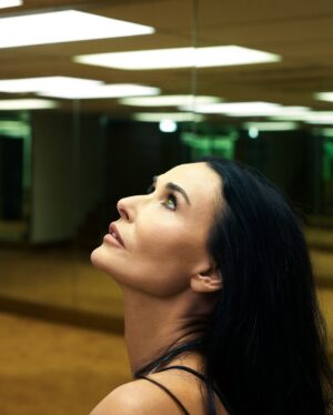 Demi Moore Instagram - @WMag Best Performances Issue 🏋🏻‍♀️ Shot by @mertalas and @macpiggot, styled by @saramoonves, words by #LynnHirschberg. Grateful to be included — thank you to the whole team!