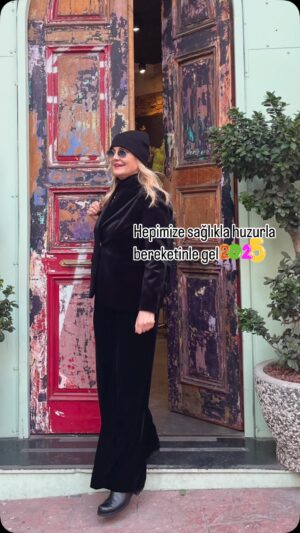 Derya Baykal Instagram - Herkese mutlu yıllar...⭐️