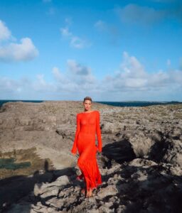 Actress Devon Windsor HD Photos and Wallpapers February 2025