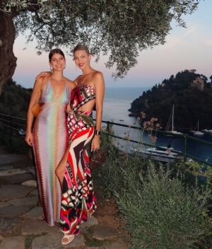 Devon Windsor Instagram - 2024 was one for the books! I entered my 30’s, which to my surprise, I was more excited for than not excited for 🤣 My girls turned 3 and 1 years old! I traveled the world, and made so many beautiful memories with my family and friends 🩷 I am grateful for all of these moments ✨✨ Here’s to 2025!