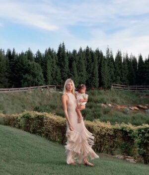 Devon Windsor Instagram - 2024 was one for the books! I entered my 30’s, which to my surprise, I was more excited for than not excited for 🤣 My girls turned 3 and 1 years old! I traveled the world, and made so many beautiful memories with my family and friends 🩷 I am grateful for all of these moments ✨✨ Here’s to 2025!