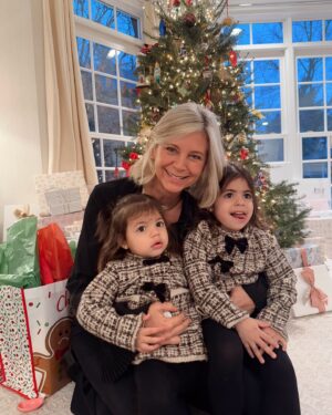 Devon Windsor Instagram - Full bellies, full hearts! Merry Christmas 🎄🎅🏼❤️🌟 and Happy Birthday @lisawindsor ✨✨✨