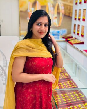 Dhanalakshmi Saminathan Instagram - Soul full of Sunshine ✨💕

#instagood #december #trend #love #tamil #instagram #newsanchor #dhanasaminathan