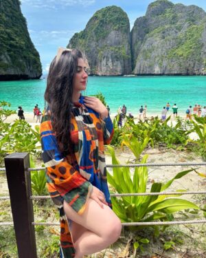 Diana Khan Instagram - 🌊🧜🏻‍♀️🏝️