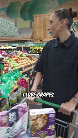Diana Taurasi Instagram - Did you know G.O.A.T eats grapes?🍇🏀
Here's Diana’s secret to staying at the top of her game. Fresh grapes, smoothie staples, pre-cut fruit and better-for-you snacks from Sprouts!
.
.

#SproutsFarmersMarket #Sprouts #Basketball #WMBA #Groceries #Shopping #Fruit #Smoothies #Grapes