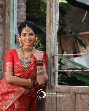 Disha Madan Instagram - ♥️ throwback to the promo shoot we did for Lakshmi Nivasa!

Photography : @chethanbasavaraju 
Styling, Outfit, Jewellery : @rajeshshetty.official