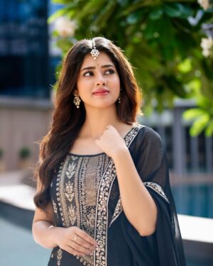Ditipriya Roy Instagram - Shrouded in mystery, bound by love ❤️ 
.
.
.
.
.
.
.
. 📷 @abhinaskarphotography 
. 💄 @makeupbysumanganguly 
. 👗 Maa 
. 💇🏻‍♀️ @sontai_sontai1111 
. Location @novotelkolkata 
.
.
.
. 
. #sunday #sundayvibes #sundaymotivation #sundaymornings #mood #black #blackdress #ethnicwear #love #peace #fashion #posing #lookbook #positivity #mystery #style #instafashion #instamood #instalove #instadaily #instaphoto #instalike