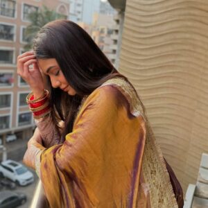 Actress Divya Agarwal HD Photos and Wallpapers February 2025