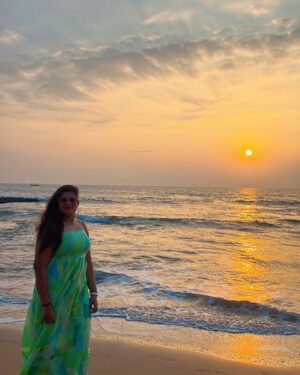 Divya Bharathi Vetrivel Instagram - 🌊𝗚𝗼𝗮: 𝗪𝗵𝗲𝗿𝗲 𝘁𝗵𝗲 𝘀𝘂𝗻, 𝘀𝗲𝗮, 𝗮𝗻𝗱 𝘀𝗲𝗿𝗲𝗻𝗶𝘁𝘆 𝗰𝗼𝗺𝗲 𝘁𝗼𝗴𝗲𝘁𝗵𝗲𝗿 🌊🌤️

#goabeach #goa #goadiaries #goatourism #goavibes #beach #india #travel #goatrip #goan #southgoa #goalife #goatravel #travelphotography #beachlife #travelgram #instagood #instagram #panjim #photography #goaindia #nature #bagabeach #goabeaches #sogoa #travelblogger #love #nivashinidivya #nivashini_ma #frankapannuvom
