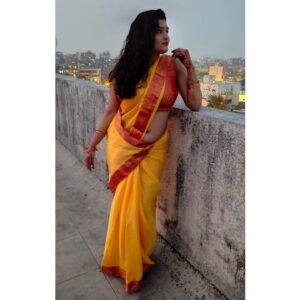 Divya Saurabh Kedar Instagram - A Happy karwachaut to the one who's taking this picture ❤️
.
.
.
Saree by @tjroksoo7 
.
#karwachauth #karwachauthspecial