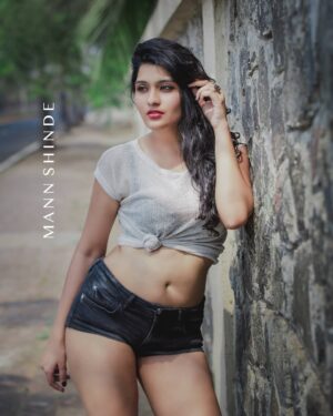 Divya Saurabh Kedar Instagram - Hotness 101- never forget how wildly capable you are .
.
.
Picture by -📸@mannshindephotography