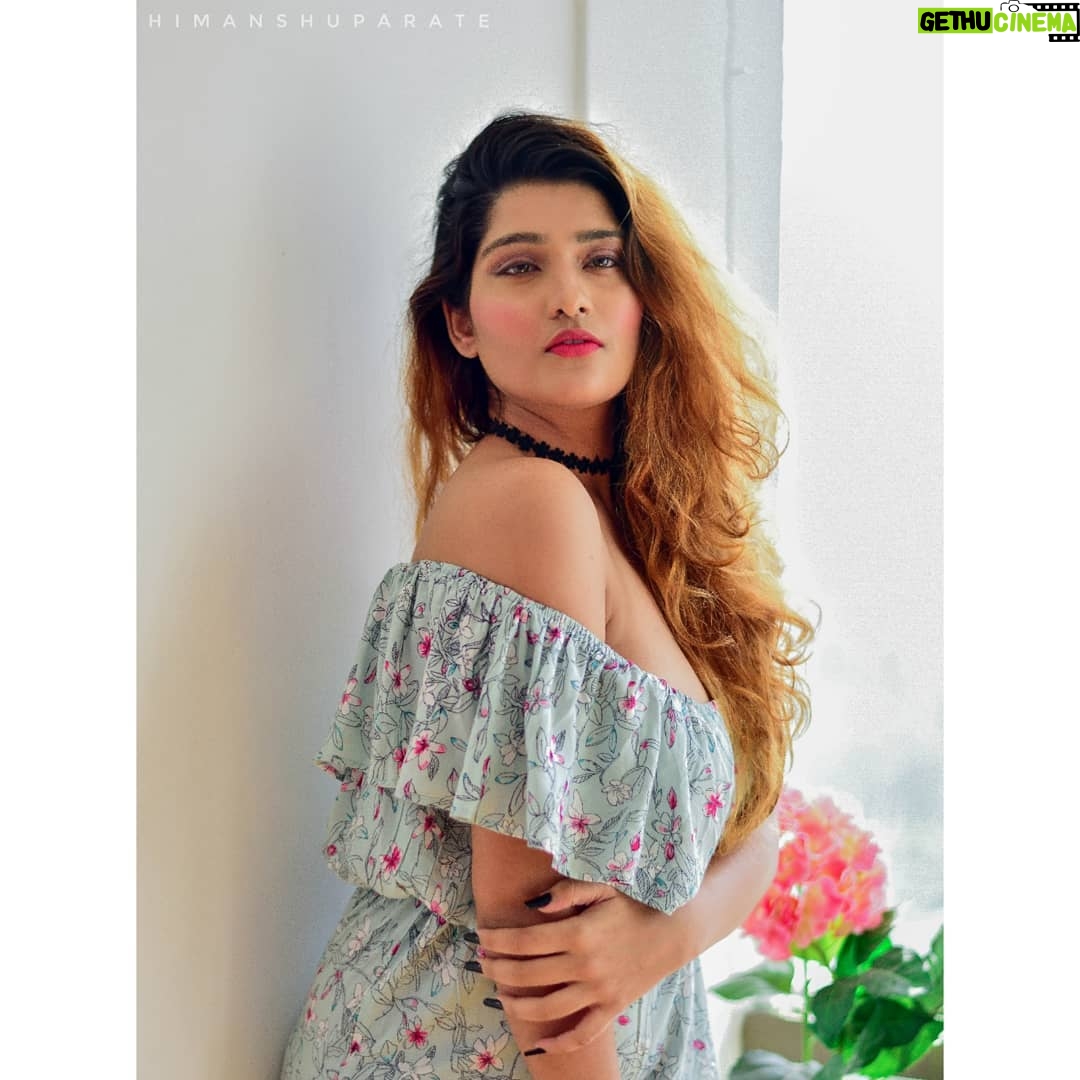 Divya Saurabh Kedar - 3.8K Likes - Rise beyond all odds.
.
Loved this amazing picture by š @_hp_photograpghy_ .
.
MUA : @makeupandhairbypriyankagianani .
Had a great time working with amazing photographers at @mannshindephotography workshop.