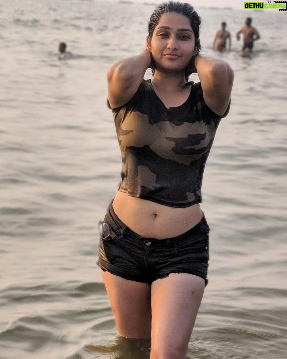 Divya Saurabh Kedar - 5K Likes - As the summer has started this is what I miss šš. P.c @saurabhkedarā¤ļøā¤ļø.
#throwback#goa#beach#beachbody#oneplus3#memoriesš