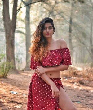 Divya Saurabh Kedar Instagram - It's not about being Noticed,
But about about being Remembered!
.
Beautiful picture by @krazy_karry .
.
Outfit: @shein_in , @sheinofficial .
.
Hair : @njslounge_thane_pune_bandra .
#fashionphotographer #fashionshoot #fashioneditorial #fashionmagazine #fashionmodel #fashionph #vogue #fashiongram #fashiondiaries #goodhair #hairstyles #modelfashion #haircolor  #testshoot #testshoots #sheinofficial #sheinindia#shein