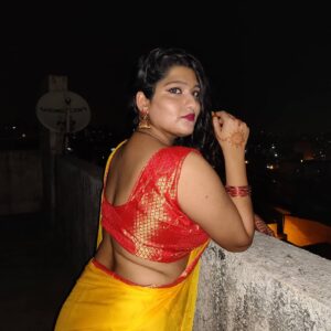 Divya Saurabh Kedar Instagram - A Happy karwachaut to the one who's taking this picture ❤️
.
.
.
Saree by @tjroksoo7 
.
#karwachauth #karwachauthspecial