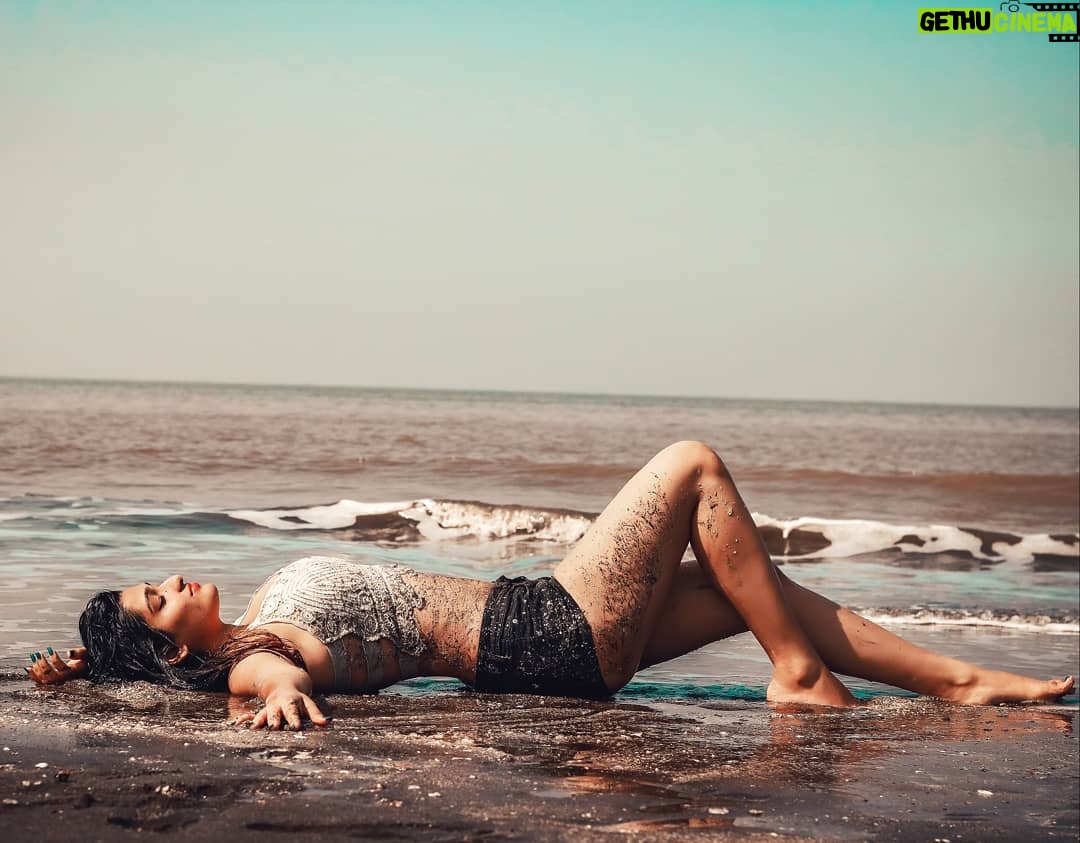 Divya Saurabh Kedar - 3.9K Likes - High tides and good vibes!
.
.
Awesome picture Shot by @krazy_karry .
.
.
Retouched by @ravi_.editography .
.
.
#portraits #portrait #portraits_ig #pixel_igĀ #portraiture #expofilm3k #portrait_perfection #portraitstyles_gf #snowisblack #portraits_universe #featurepalette #bleachmyfilm #portraitmood #featurepaletteĀ #rsa_portraits #beach #beachbody #top_portraitsĀ #life_portraits #postthepeople #quietthechaos #sunkissed#beachwear #beachclub #artofvisuals #l0tsabraids #ftwotw #igPodium_portraits #ftmedd