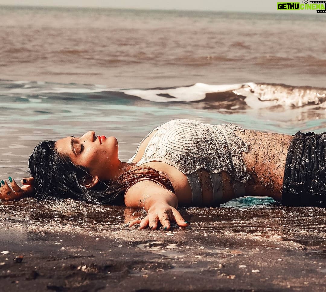 Divya Saurabh Kedar - 3.9K Likes - High tides and good vibes!
.
.
Awesome picture Shot by @krazy_karry .
.
.
Retouched by @ravi_.editography .
.
.
#portraits #portrait #portraits_ig #pixel_igĀ #portraiture #expofilm3k #portrait_perfection #portraitstyles_gf #snowisblack #portraits_universe #featurepalette #bleachmyfilm #portraitmood #featurepaletteĀ #rsa_portraits #beach #beachbody #top_portraitsĀ #life_portraits #postthepeople #quietthechaos #sunkissed#beachwear #beachclub #artofvisuals #l0tsabraids #ftwotw #igPodium_portraits #ftmedd