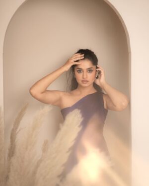 Divya Sripada Instagram - She woke up and chose Purple! 💜

Managed by @thekloutoffl 
Outfit & Styling @dharaniganesanofficial 
Photography @its_surean 
Mua @rekhamakeups 
Hair @jenifer_hair_stylist_official
