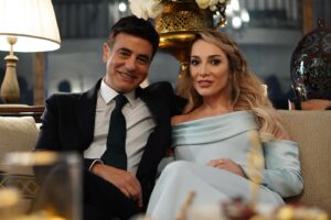 Dolunay Soysert Instagram - Nasıl olacak bu “veda” işi bilemiyorum, ben buraya şimdilik “anılık” düğün gecesi fotoğrafları bırakayım,gerisini haftaya düşüneceğim🥹