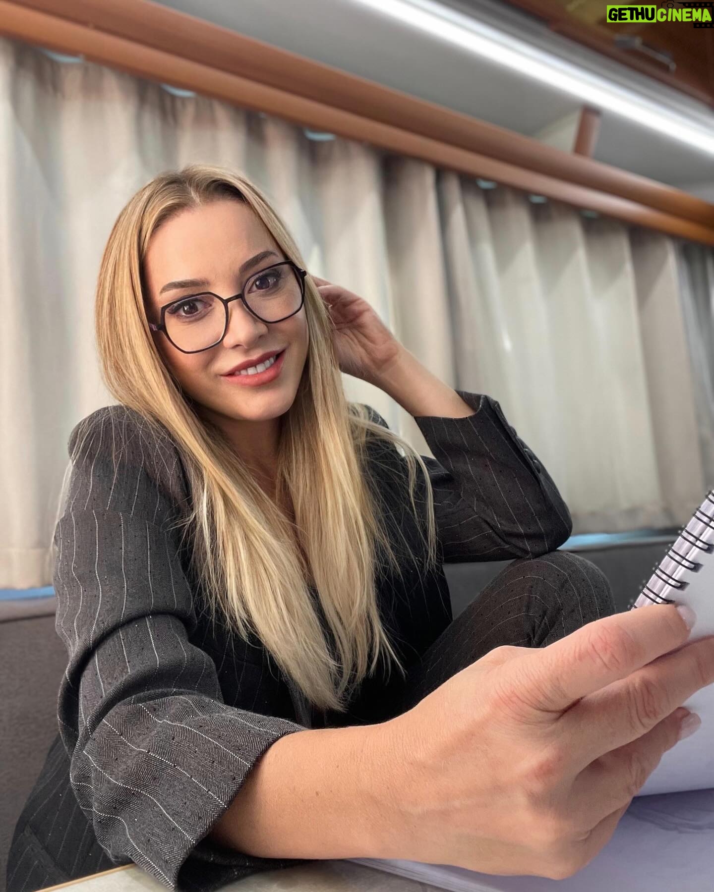 Dolunay Soysert - 82.2K Likes - Ekim fotoğraflarından aralara neler sıkışmış çektim çıkardım,kaydır👆➡️