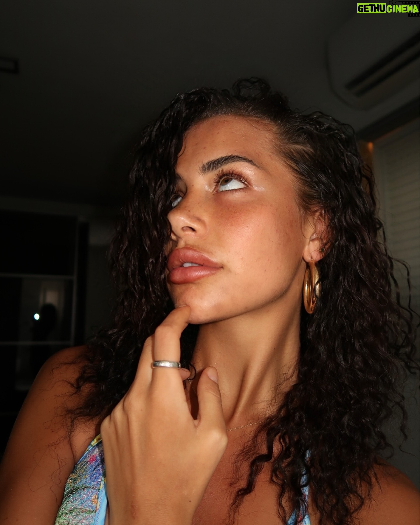 Dominique Alagia - 65.9K Likes - 🌺finding my inner peace everytime im here
i want to have these curls nonstop now
(celkem narcis post ja vim)