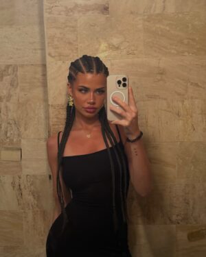 Dominique Alagia Instagram - 🌸🍉🌺🌞🏖️
safe place
