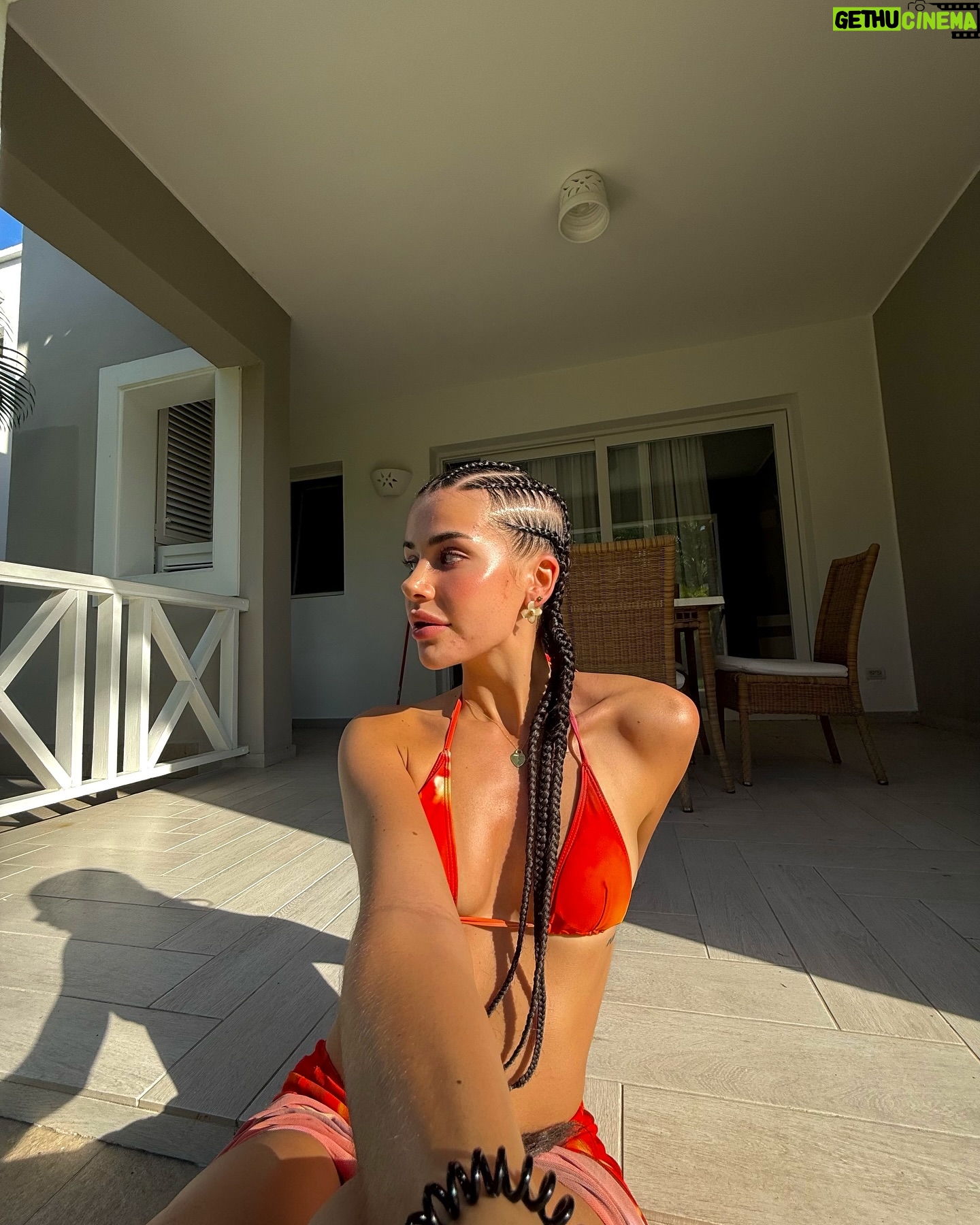 Dominique Alagia - 74.2K Likes - 🌸🍉🌺🌞🏖️
safe place