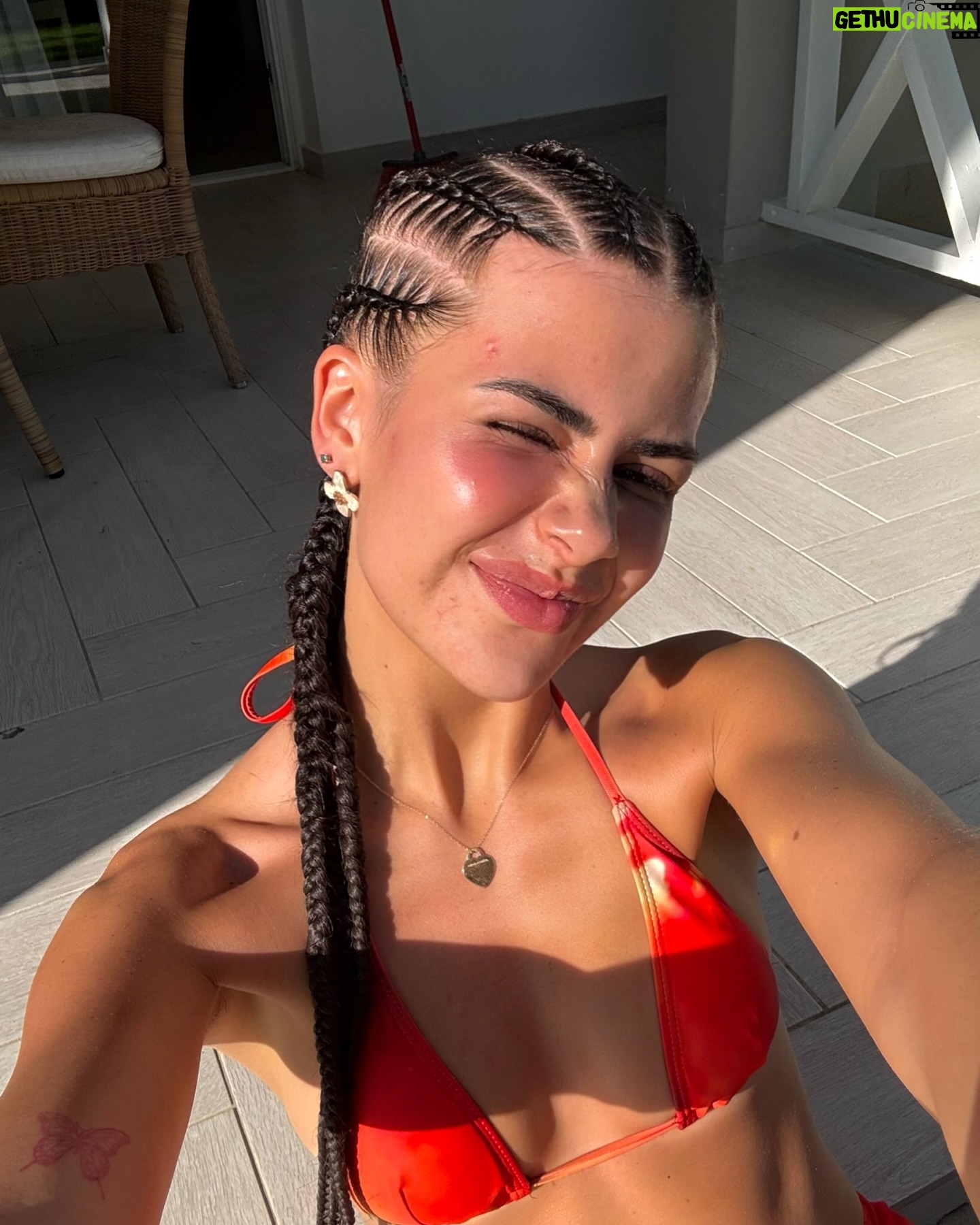 Dominique Alagia - 74.2K Likes - 🌸🍉🌺🌞🏖️
safe place