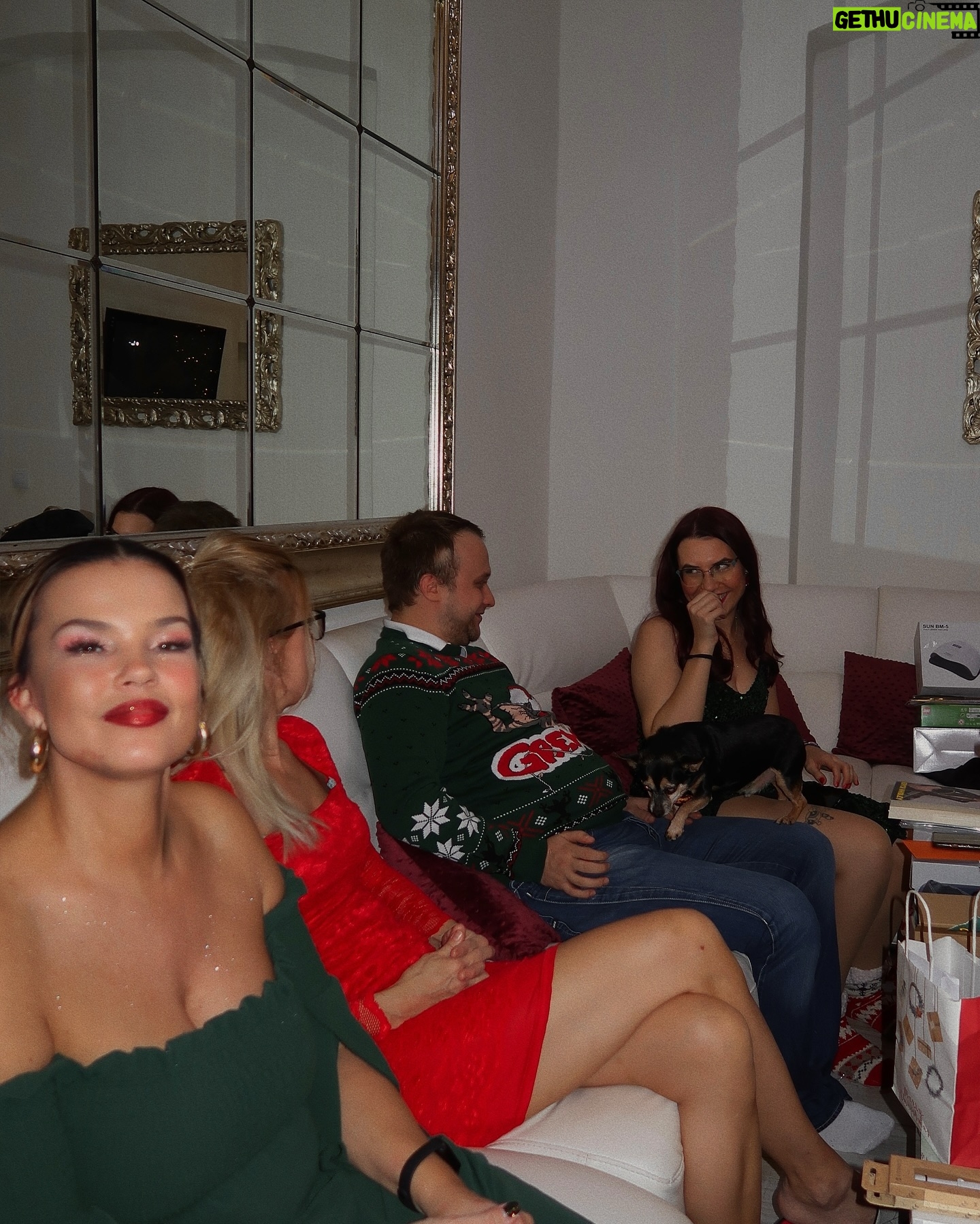 Dominique Alagia - 64.7K Likes - šťastné a veselé od Alagiaovců ❤️🎄
jsem vděčná.