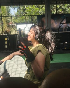 Drishya Raghunath Instagram - Post workout with my JIGRA 🚻💌🤍
Gym : @musclefactory_for_fitness 
Trainer: @rixondavismusclefactory 

#drishya #drishyaraghunath #gymmotivation #fitness #workout #workoutbuddy #brother #jigraa #nomakeup