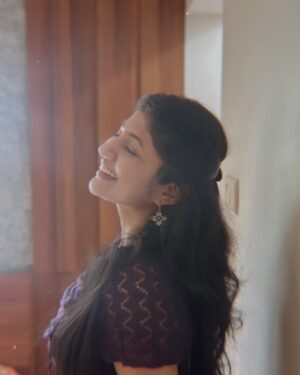 Drishya Raghunath Instagram - Lowkey lounging, highkey living my best life 🪞🪷

#purple #aesthetic #drishya #drishyaraghunath #casual #selfportrait