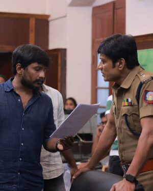 Dushara Vijayan Instagram - Have guesses on what @veeradheerasooranmovie has for you🤔 ? Catch a glimpse and enter into the world of @the_real_chiyaan's 's new action thriller 📹  #VeeraDheeraSooran

An #SUArunkumar Picture 🎬
A @gvprakash  Musical 🎼
Produced by HR Pictures , @riyashibu_

@iam__sjsuryah @surajvenjaramoodu  @dushara_vijayan @thenieswar_dop @editor_prasannagk #CSBalachandar @phoenix_prabu_action_director @winoath @tuneyjohn @kavitha_j1
@veeradheerasooranmovie  @5starsenthil @thameensshibu @thinkmusicofficial @vinhariharan @hridhuharoon @mumthaz_shibu @zachariahrony @pharsfilm @theofficialb4u @ivyentertainmentofficial @pratheeshsekhar @shkarthi @nareshdudaniofficial @mediaaltair @solamedia_starz @rubesh_24 @proyuvraaj