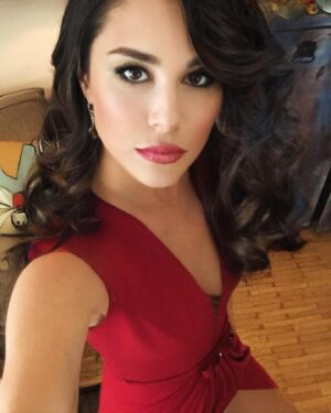 Duygu Şen Instagram - Dünya kırmızıdır tıpkı bi 🌶️ gibi..