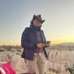 Ece Uslu Instagram - Cappadocia 
with friends & georgian wine & sundown 🎈