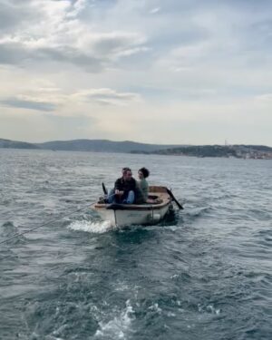Ecem Erkek Instagram - Güzel Günler özlenmiş belli . Dün video paylaşınca dmşov yapmışsınız . O zaman size hiç görmediğiniz foti ve videoları sunmayı borç bilirim . Özlem giderin ( giderelim) . Sizi çok özledim bu arada cicozlar 🥰😍