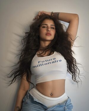 Edin Rose Instagram - face card got no spending limit 💁🏻‍♀️